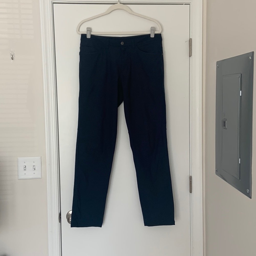Lululemon ABC PANT Classic size W31 L32. In navy.